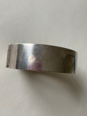 Underside of bangle, showing a very slight knock.