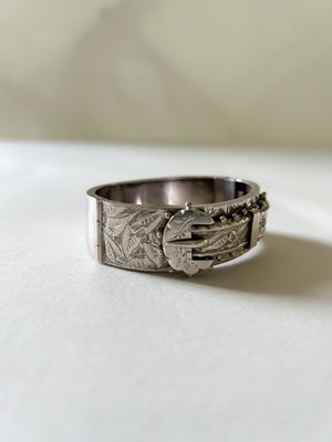 Side view of bangle, showing hinge