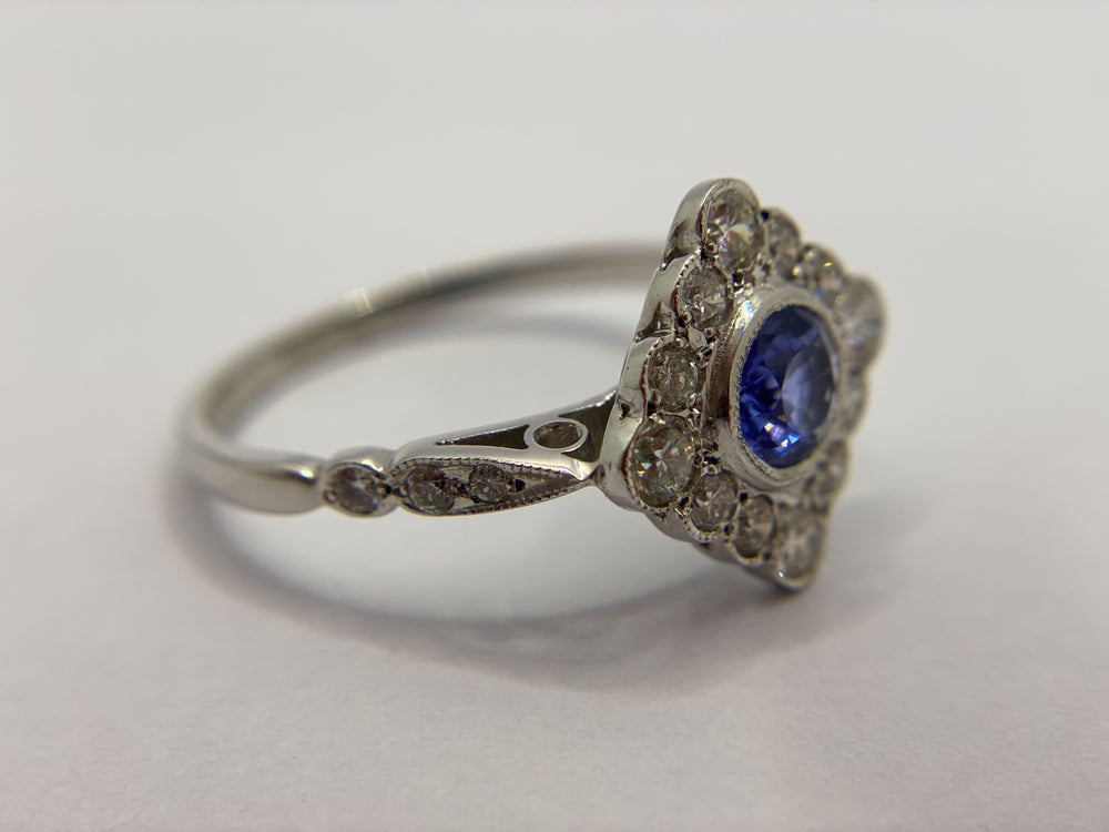 Vintage sapphire & diamond cluster ring