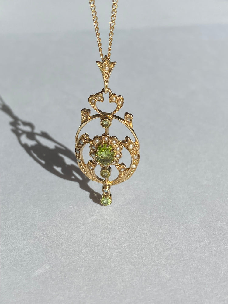 A modern Edwardian style pendant with pedants & pearls, set in 9ct gold.