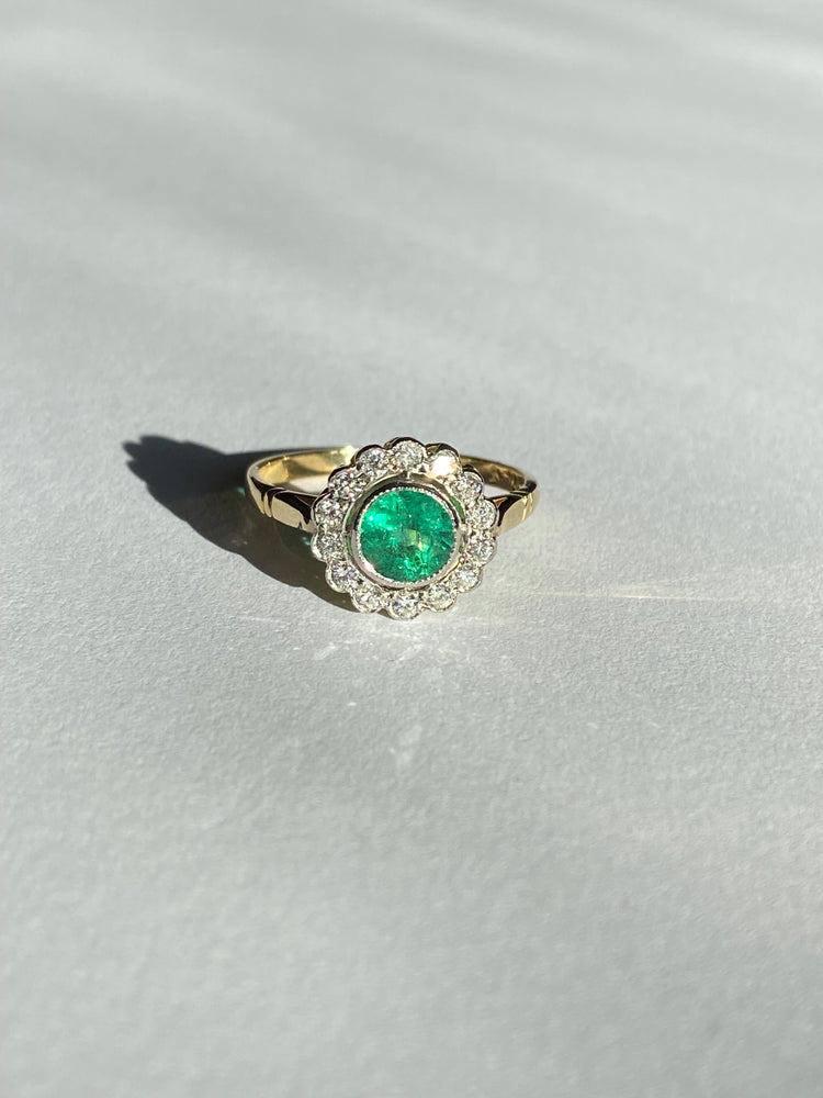 18ct yellow gold emerald & diamond round cluster ring